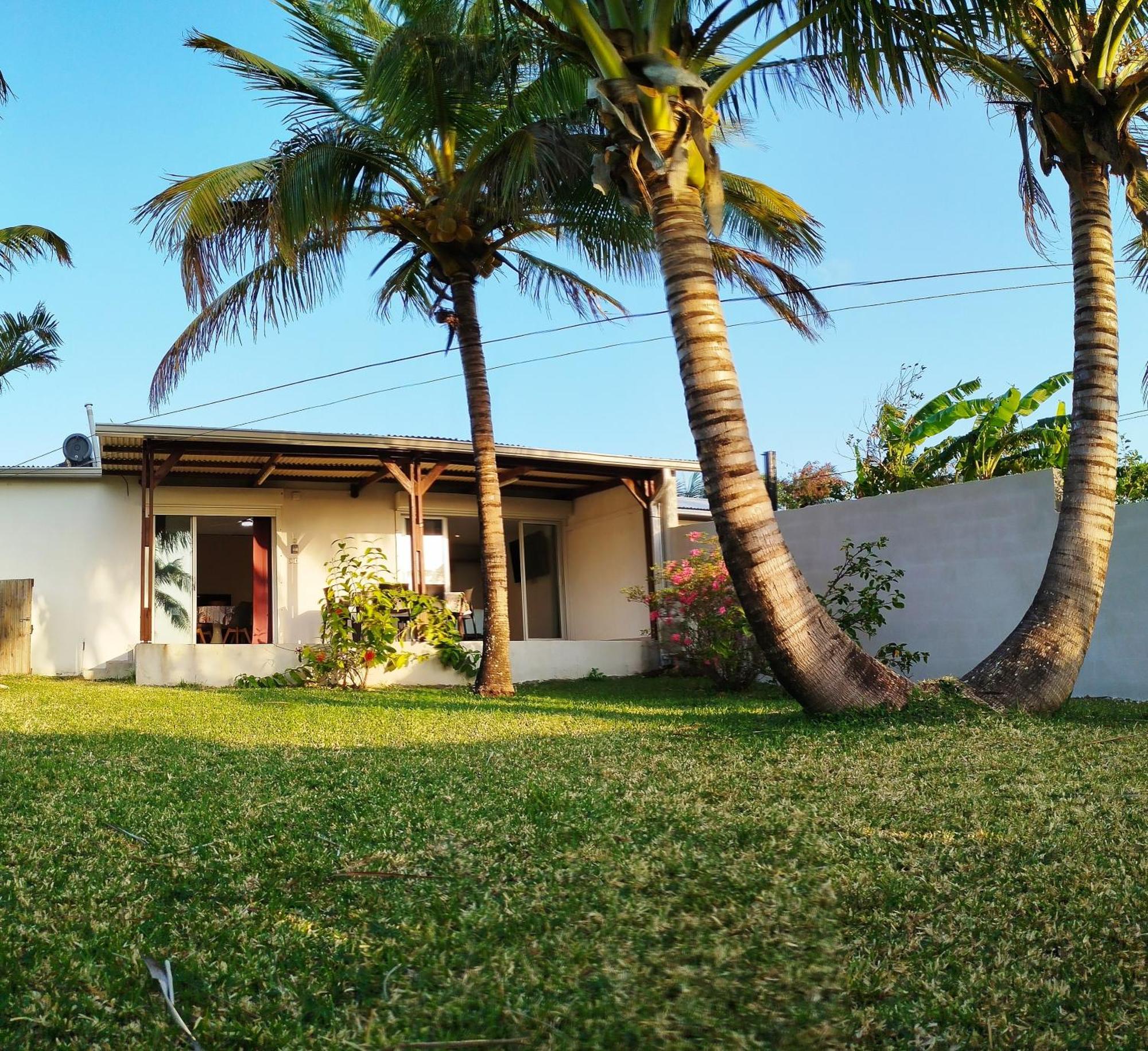 Maison Les Cocotiers De Plaiz'Anse Petite-Ile Ngoại thất bức ảnh